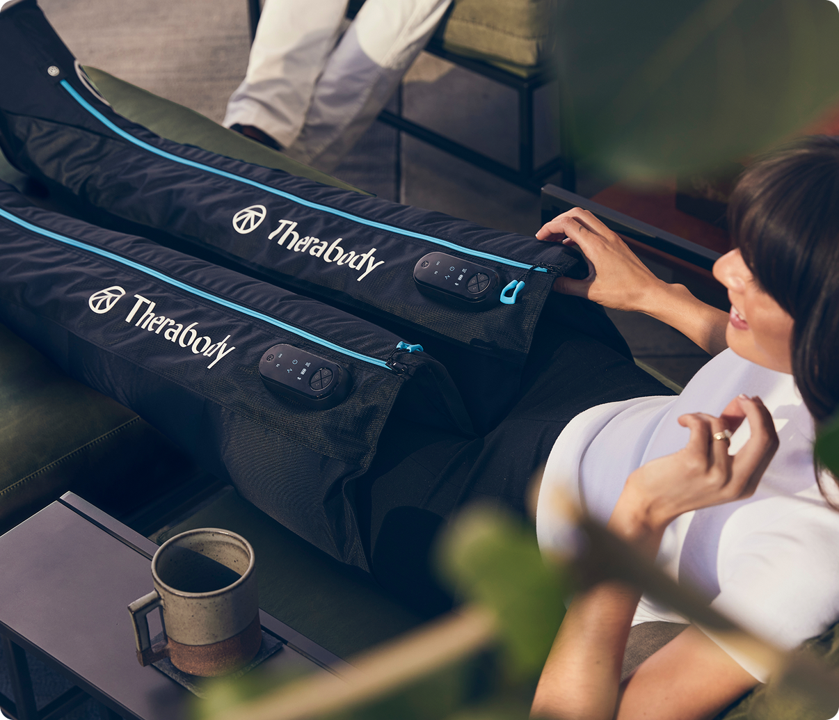 JetBoots (Medium) | Wireless Compression Boots for Leg Recovery ...